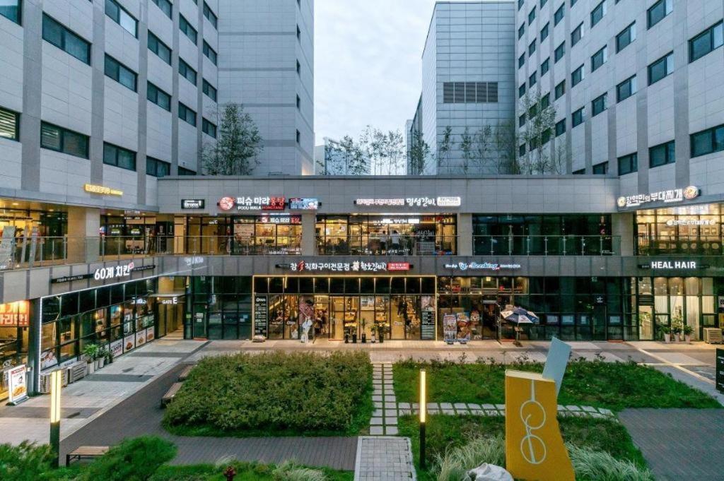 Howard Johnson By Wyndham Incheon Airport Zewnętrze zdjęcie